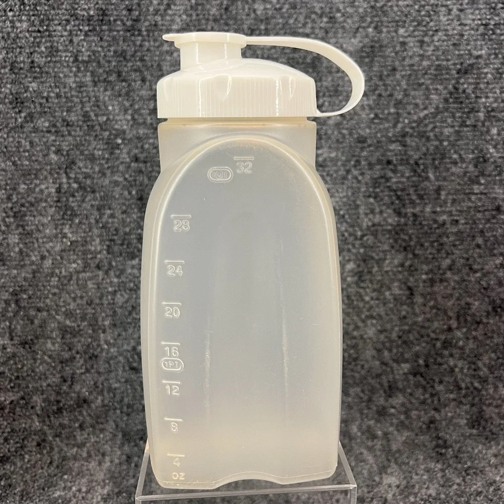 Rubbermaid Servin Saver Pitcher Jug Flip Top White Lid 1 QUART 32oz IC 97